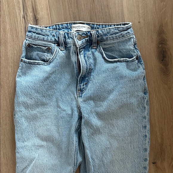 Abercrombie & Fitch Curve Love High Rise Jeans - Picture 3 of 5